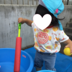 お水ぴちゃぴちゃ気持ちいいね🐳～仙台市太白りっきーぱーく保育園長町～